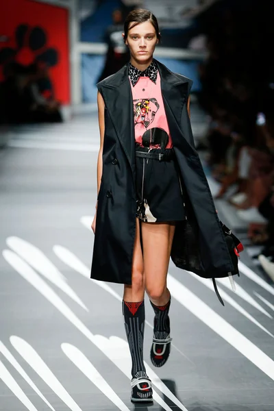 Look 15